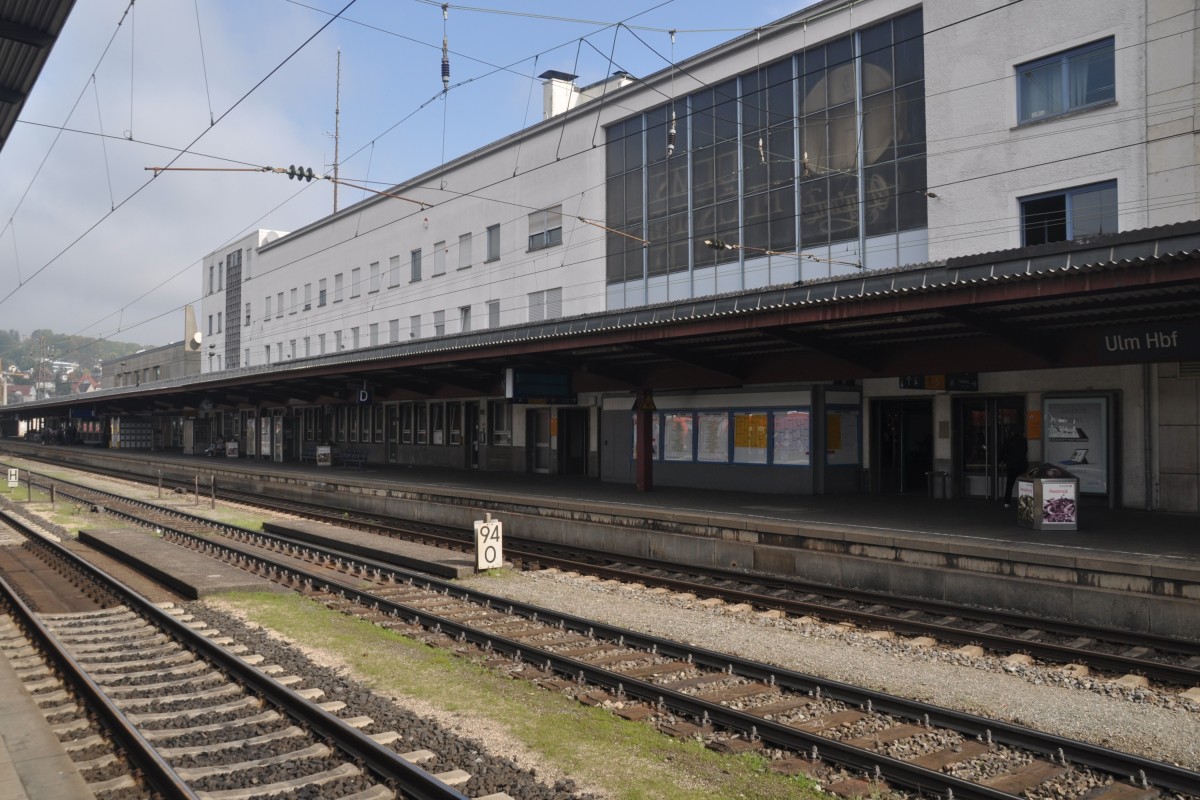 ULM, 03.10.2014, Blick auf den sogenannten Hausbahnsteig des Hauptbahnhofs, auf dem nichts los war