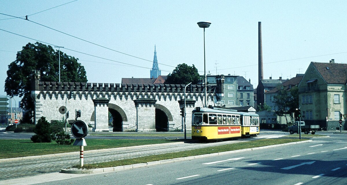 Ulm 08-09-1973_Linie 1 am Ehinger Tor mit Tw 3 (GRW4 ME 1958)+Bw R 1300 ex SSB