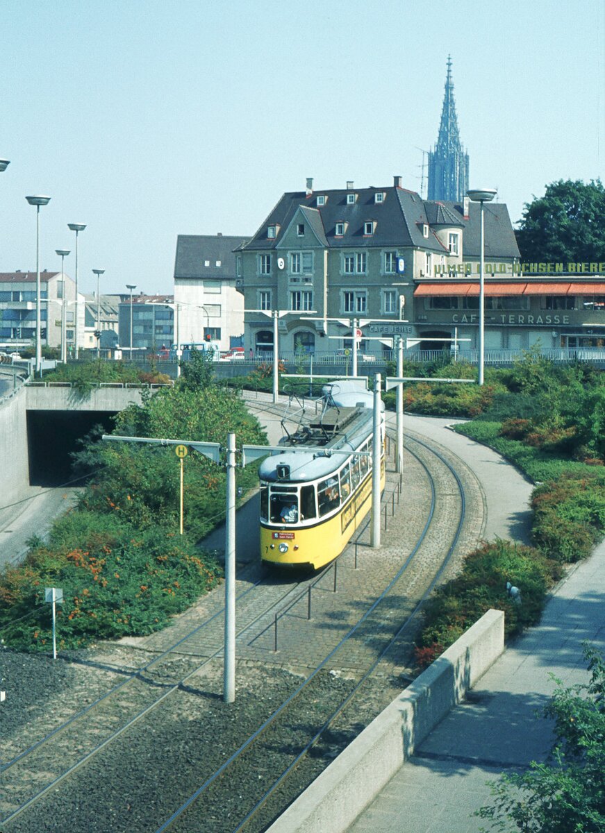 Ulm 08-09-1973_Linie 1 Bahnunterführung mit Tw 7