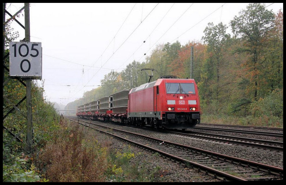 Um 10.35 Uhr kam am 18.10.2018 die DB 185345 mit einer interessanten Ladung durch den Bahnhof Natrup Hagen. Sie transportierte auf der Rollbahn Betonbrückenteile und war damit in Richtung Norden unterwegs. Vielleicht kennt jemand ja gar den Bestimmungsort!