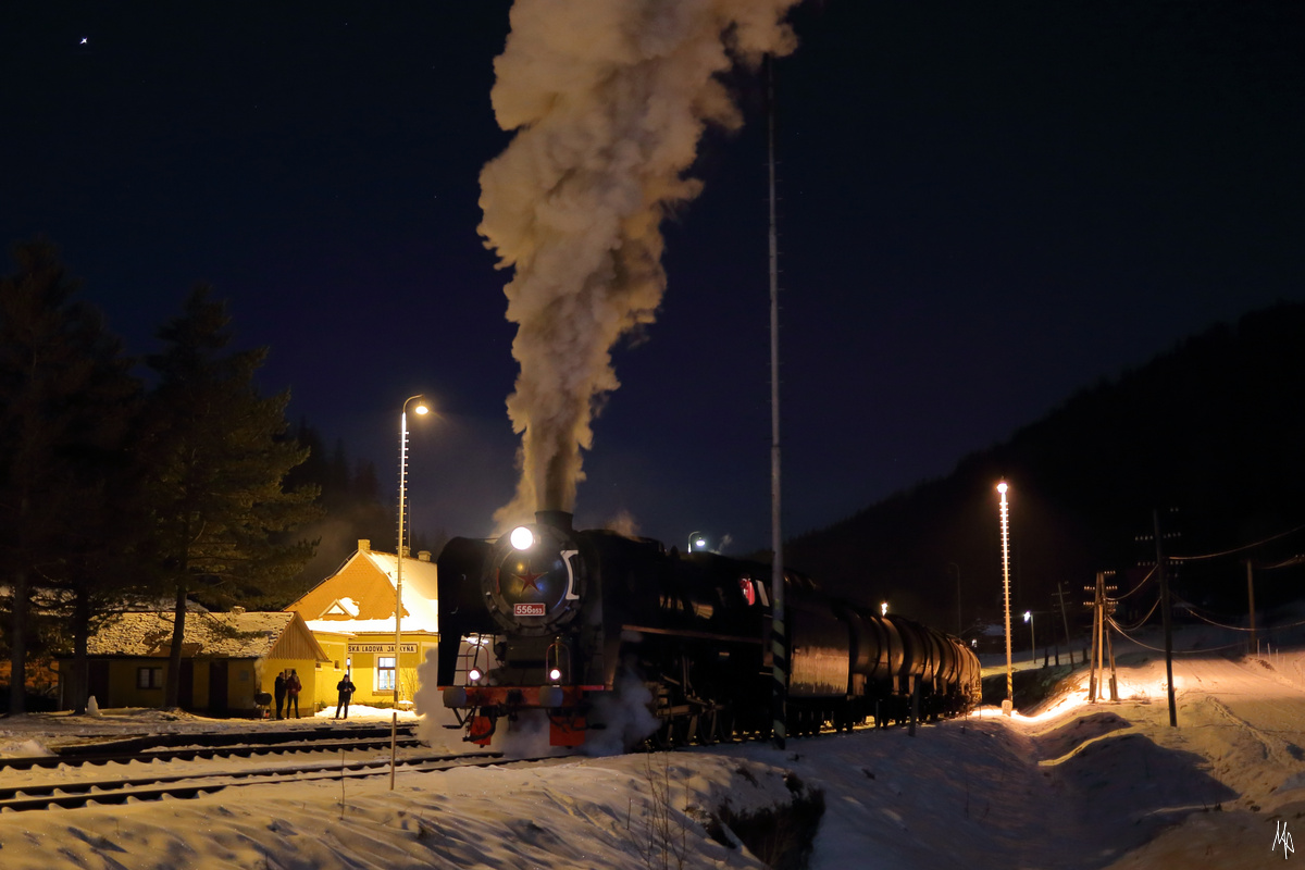 Um 18:21 war es bereits stockdunkel, als diese Aufnahme des Fotozugs in Dobšinská Ľadová Jaskyňa entstanden ist. (08.02.2020)