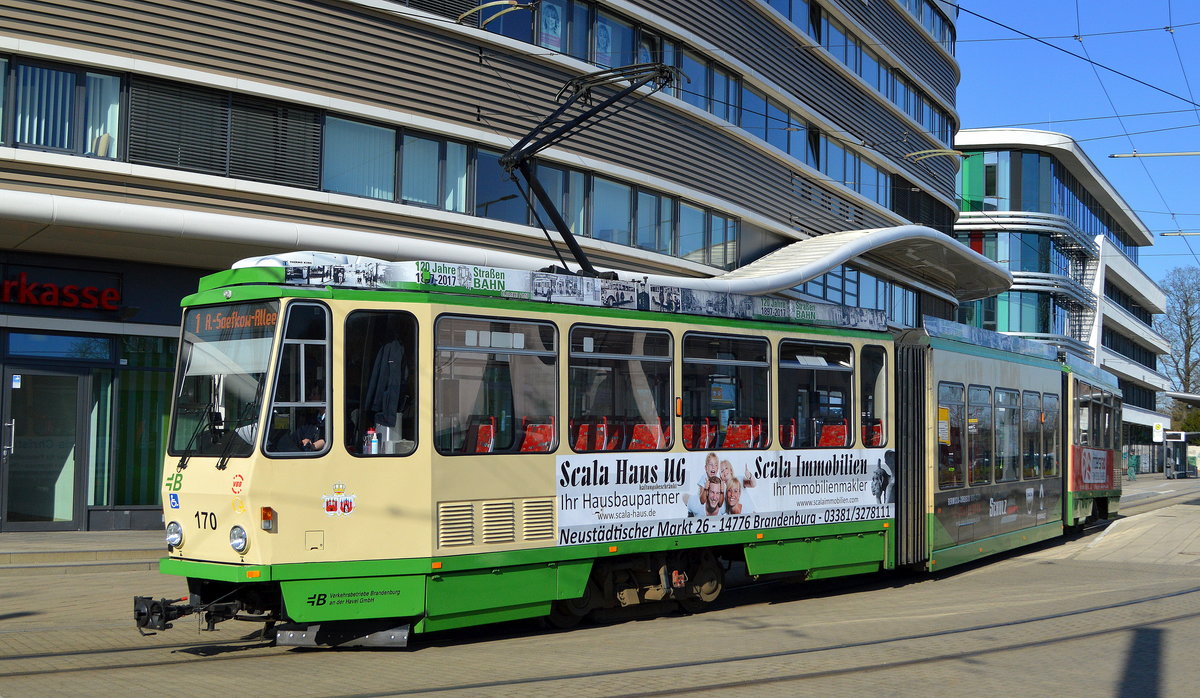 Umgebaute Tatra KT4D Straßenbahn jetzt Typ KTNF6 der Verkehrsbetriebe Brandenburg an der Havel GmbH (Nr.170) als Linie 1 am 23.03.20 Brandenburg Hbf.