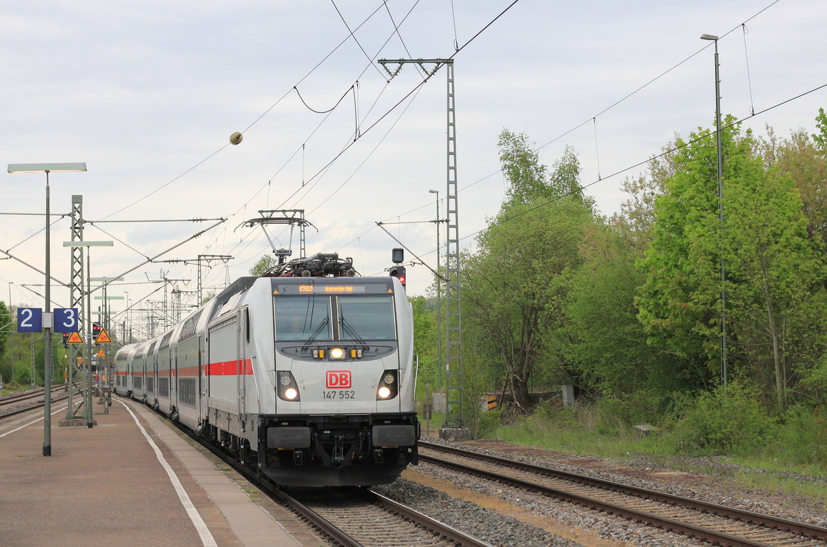 Umgeleiteter IC Nürnberg-Karlsruhe angeführt von 147 552 am 03.05.2019 in Schwäbisch Hall-Hessental. 