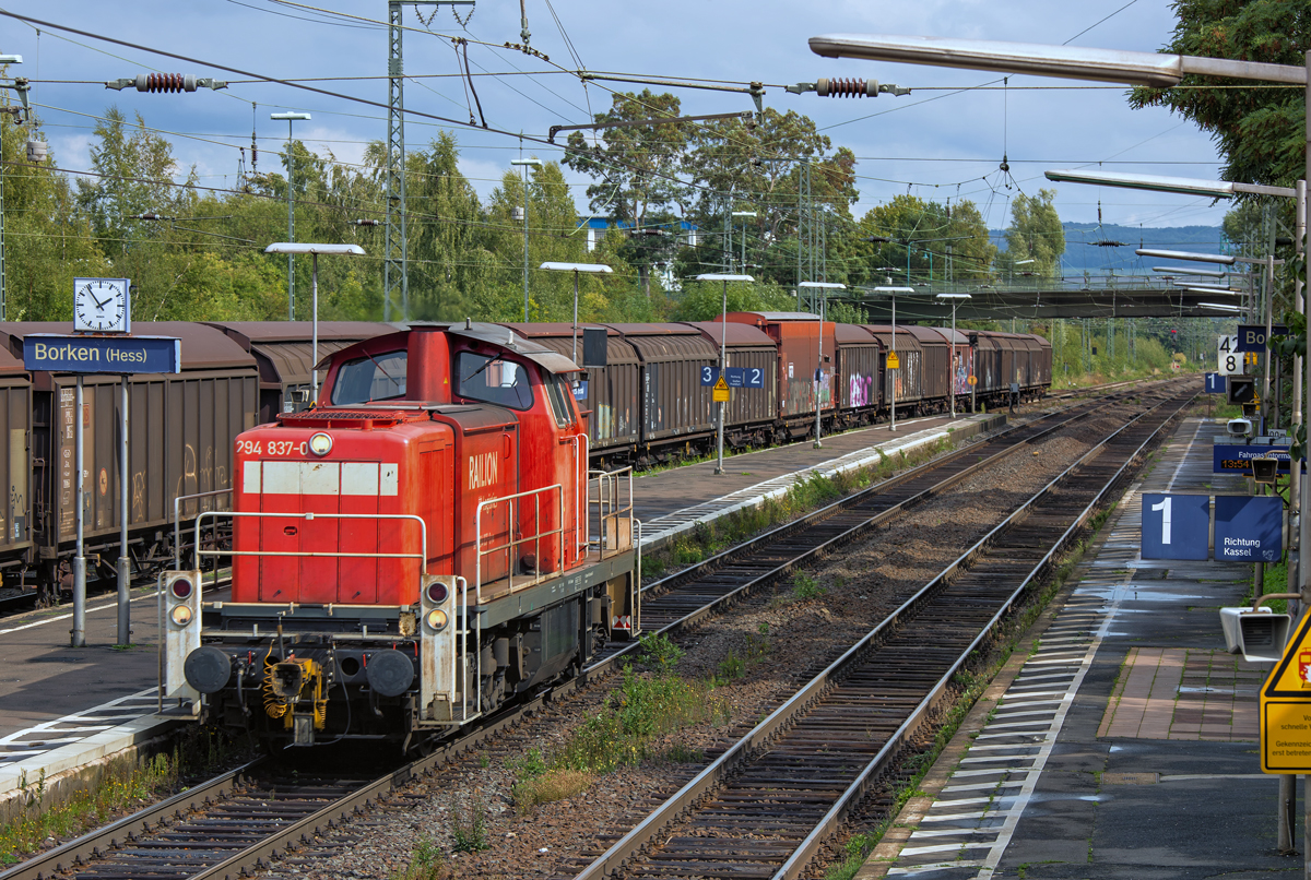 Umlaufende Lok der BR 294 auf dem Bahnhof Borken. - 14.09.2015