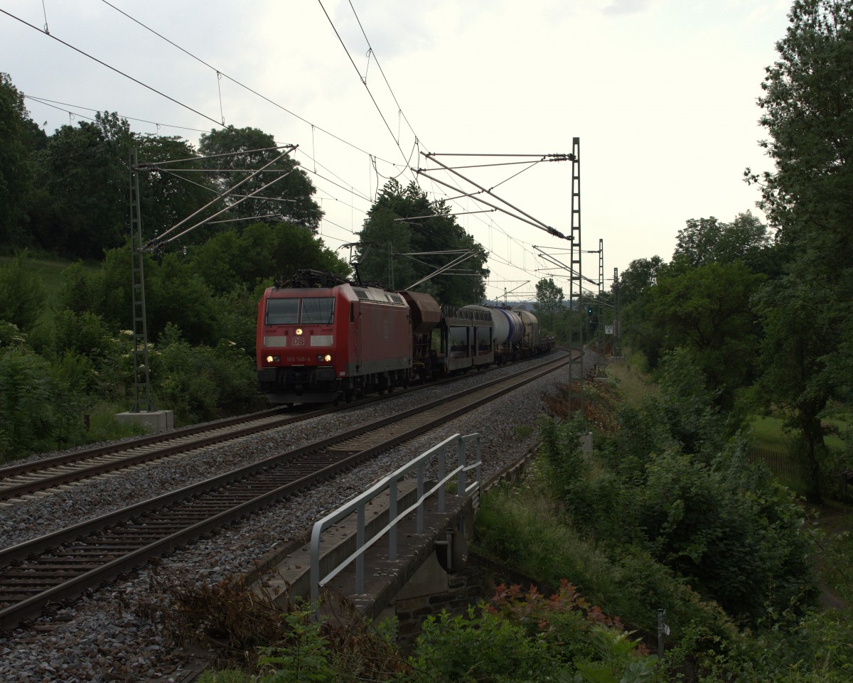 Umleiter von Nürnberg nach Leipzig am 13.06.2014. Mit wenigen Waggons zieht die 185 148-4 den Zug gerade durch Liebau/Pöhl.