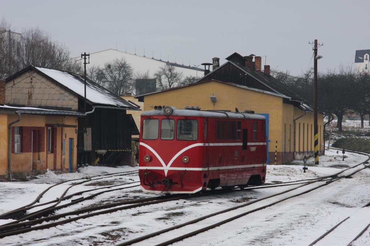 Umsetzen der T 47018 am 13.1.2008 im Schmalspurbahnhof Kamenice.