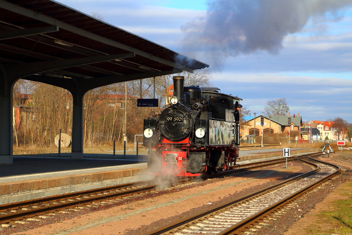 Umsetzfahrt von 99 5901 am Nachmittag des 26.02.2017 im Bahnhof Quedlinburg, während einer Sonderzugveranstaltung. (Bild 1)