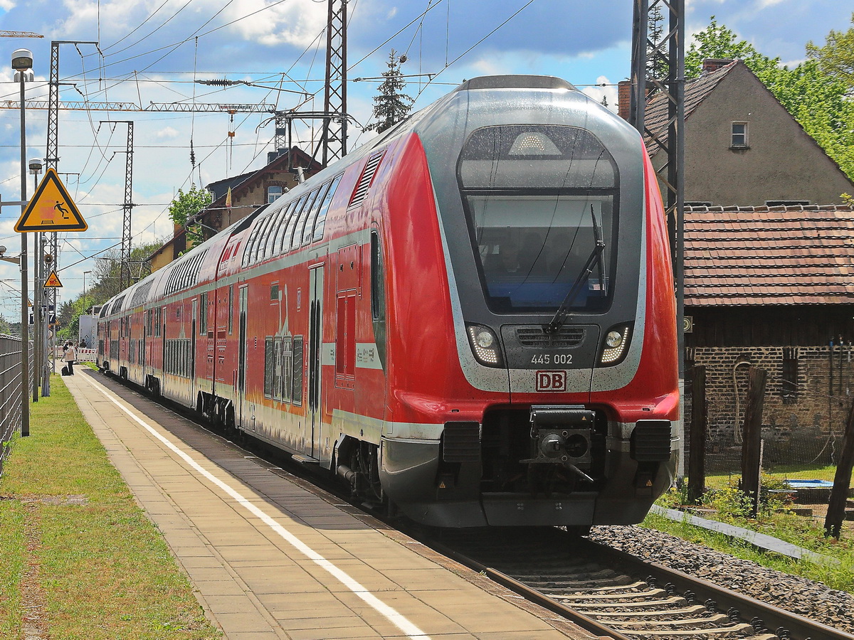 Umsetzung 445 006 / 445 002 auf das Abstellgleis im Bahnhof Wünsdorf-Waldstadt am 17. Mai 2021.