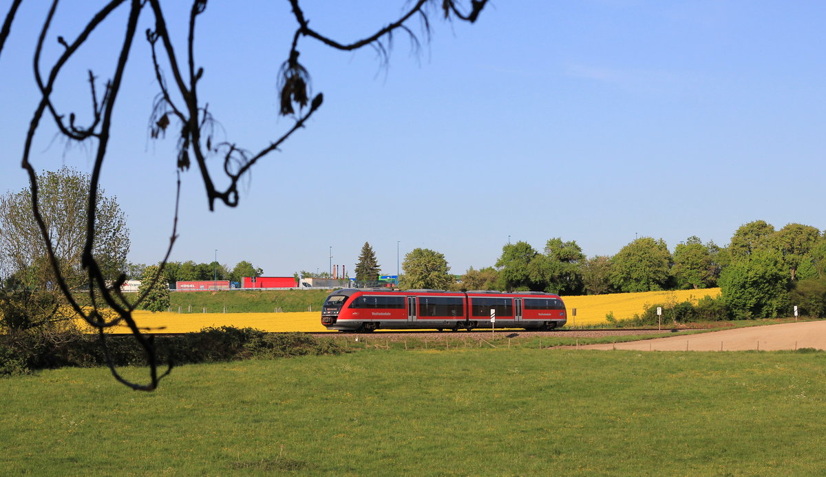 Unbekannter 642 als RE Heilbronn-Crailsheim am 25.04.2020 zwischen Neuenstein und Waldenburg. Im Hintergrund ist die Rastanlage Hohenlohe Süd zu erkennen. 