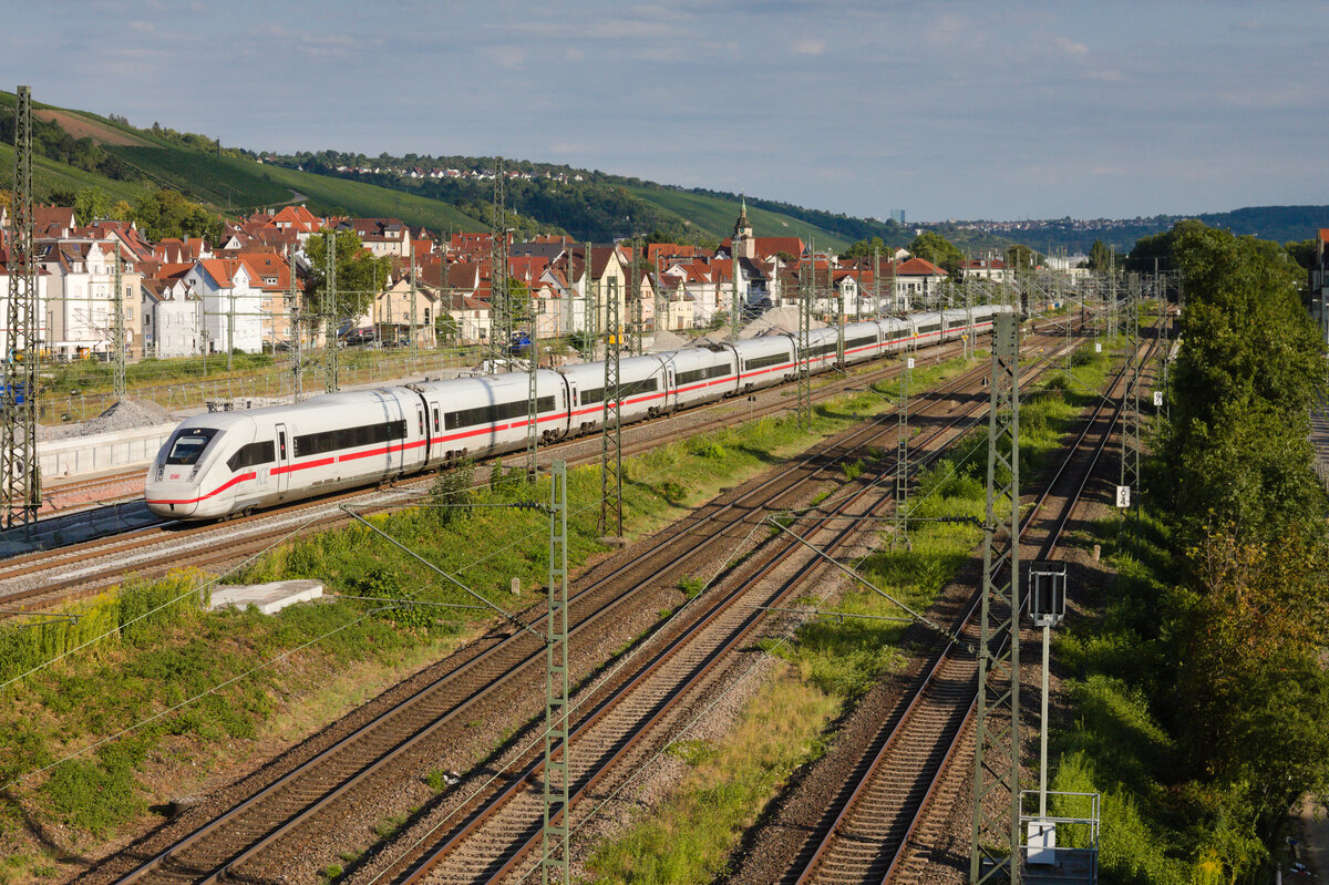 Unbekannter ICE 4 aus Richtung München am 06.08.2022 am Eszetsteg in Stuttgart. 