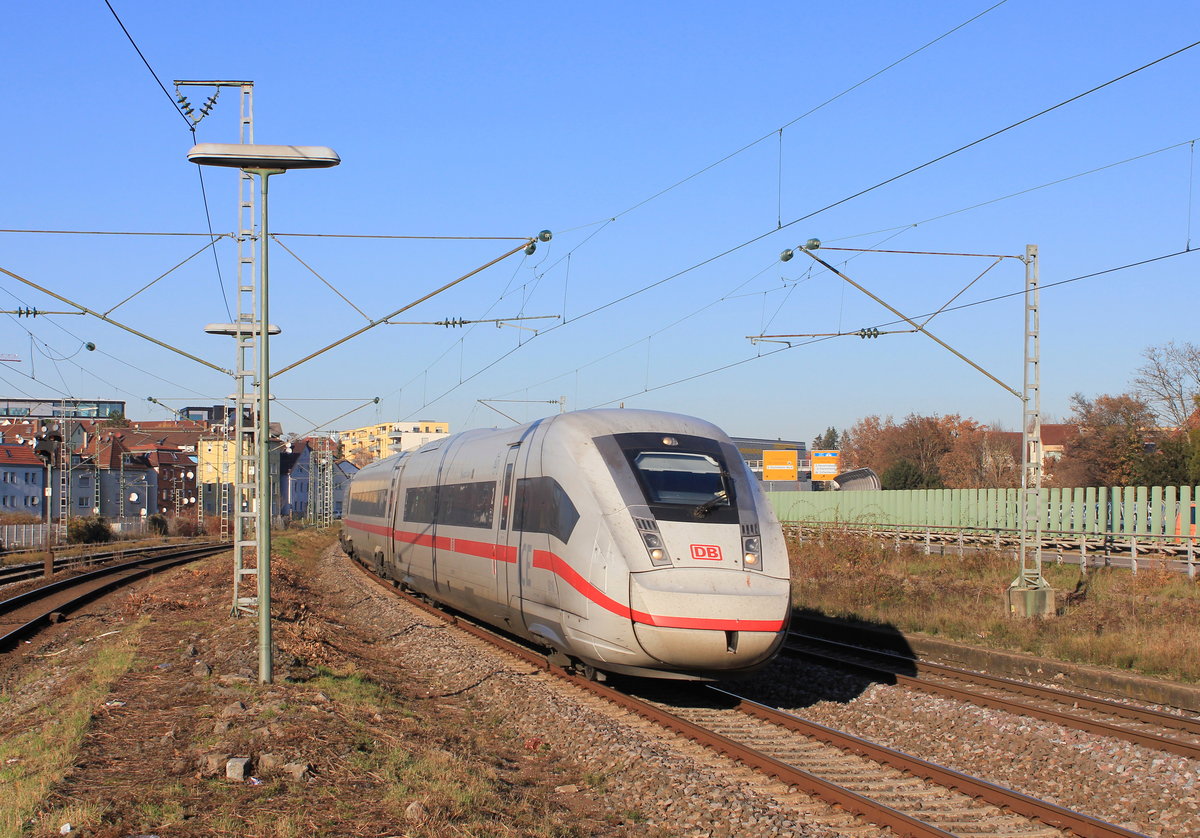 Unbekannter ICE 4 fährt am 26.11.2020 durch Stuttgart-Zuffenhausen in Richtung Hbf. 