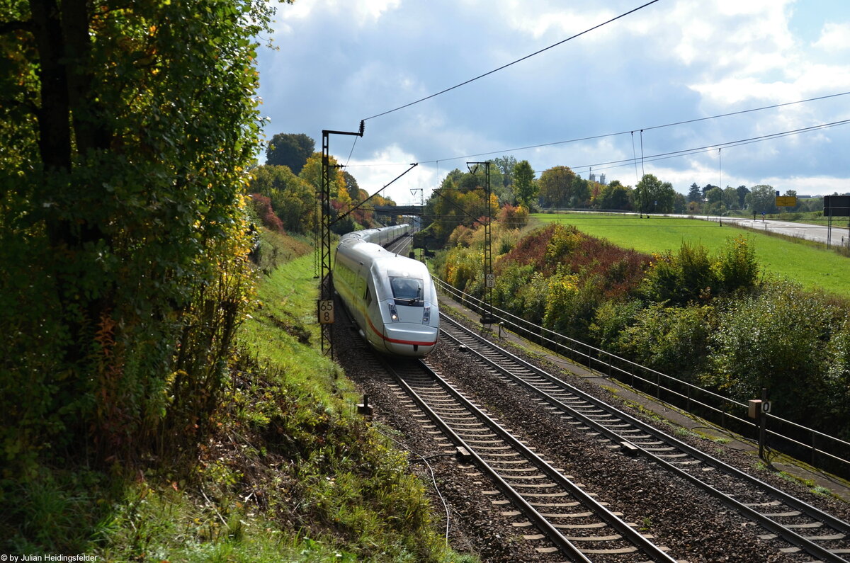 Unbekannter ICE 4 Triebzug ohne DB Keks bremst sich die Geislinger Steige in Richtung Stuttgart hinab. Aufgenommen am 03.10.2022