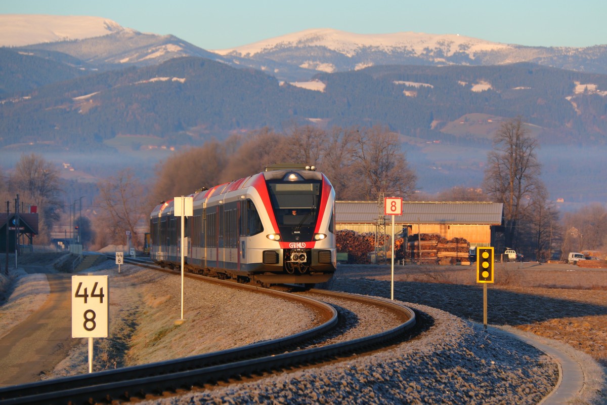 Und da es im nahen Bahnhof ( St. Martin im Sulmtal Bergla) eine Planmäßige Zugkreuzung gibt , musste ich natürlich den Gegenzug (R8553) abwarten. Hier im Bild am 28.Januar 2015