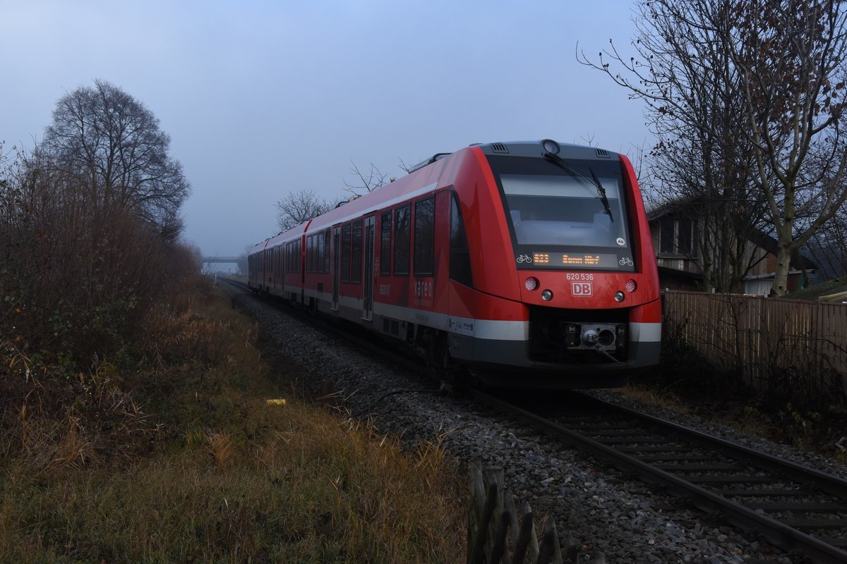 Und gleich noch den Nachschuß auf den 620 536 der hier gerade Kuchenheim verlässt. 3.12.2016