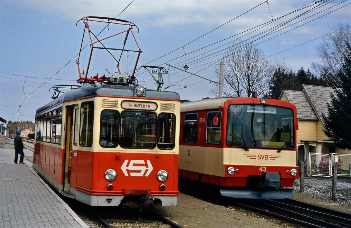 Und hier eine Begegnung zwischen der Lokalbahn Bürmoos-Trimmelkam und der Lokalbahn Salzburg-Lamprechtshausen im Bahnhof Bürmoos. Sie fand am 29.03.1986 statt.