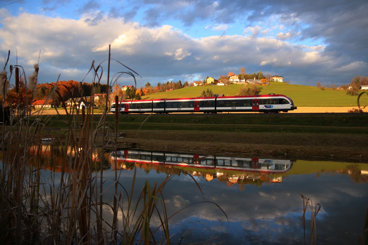 Und weils so schön ist das ganze nochmal mit dem ganzen Triebwagen im Bild . 5063.09 am 9.11.2015 bei Hohlbach