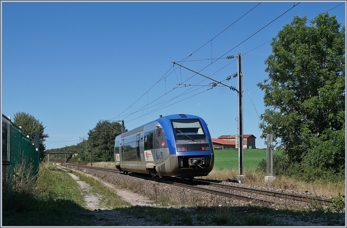 Und weiter geht die Fahrt des SNCF X 73767 als TER 895714 von Pontarlier (ab 11:28) nach Dole-Vile (an 12:45) nach dem Halt in La Rivière - Drugeon. 

21. August 2019