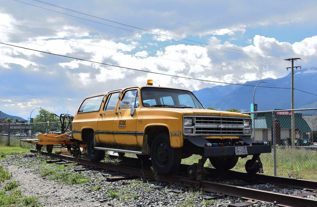 Unerlässlich sind die 2 Wege Fahrzeuge für die Instandhaltung des Streckennetzes in Amerika. Im Revlestoke Railway Museum stand dieser Chevrolet als 2 Wege Fahrzeug ausgestellt.

Revelstoke 27.08.2022