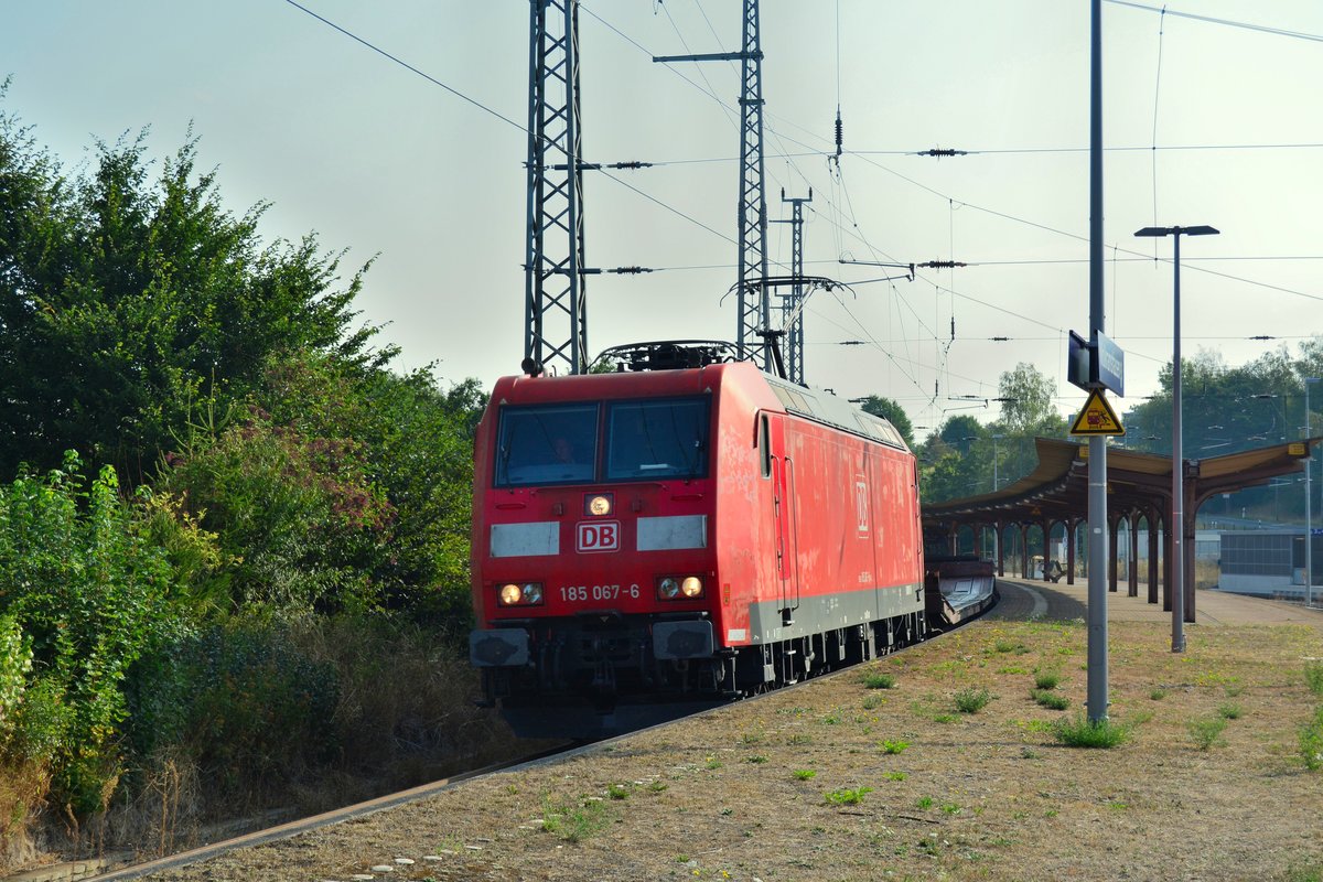Unerwartet kam 185 067-6 mit einem Bundeswehr Zug durch Wolkramshausen gen Leinefelde gefahren.

Wolkramshausen 09.08.2018