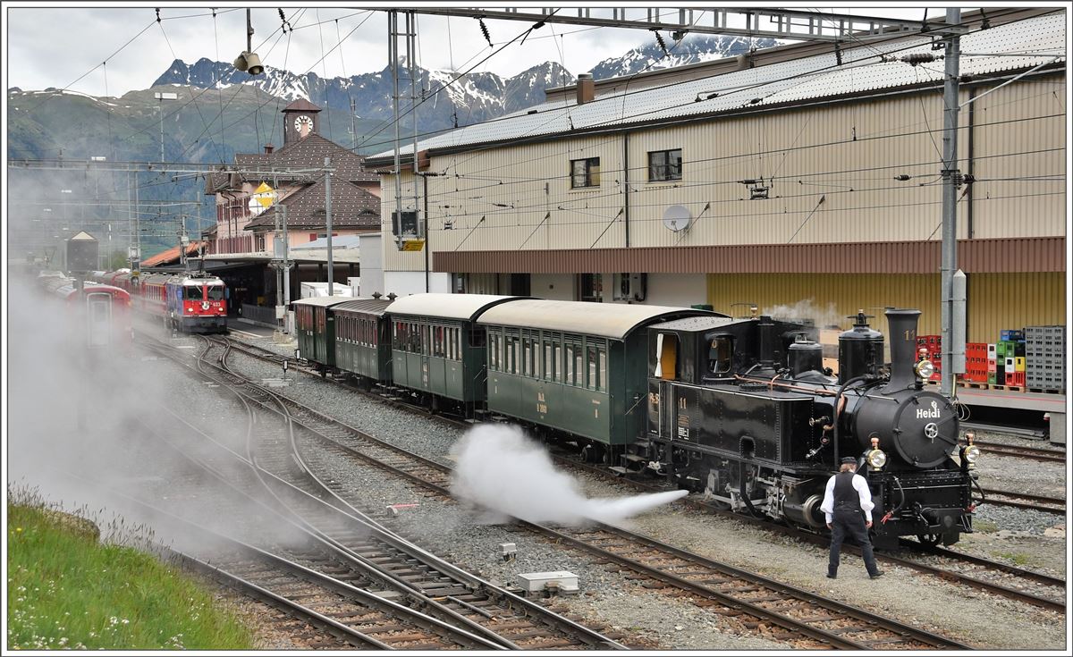 UNESCO Welterbetag bei der RhB. Der Extrazug mit der Heidi ist aus Samedan in Pontresina eingetroffen, gefolgt von R1923 mit Ge 4/4 II 623  bonaduz  aus Scuol-Tarasp. (12.06.2016)