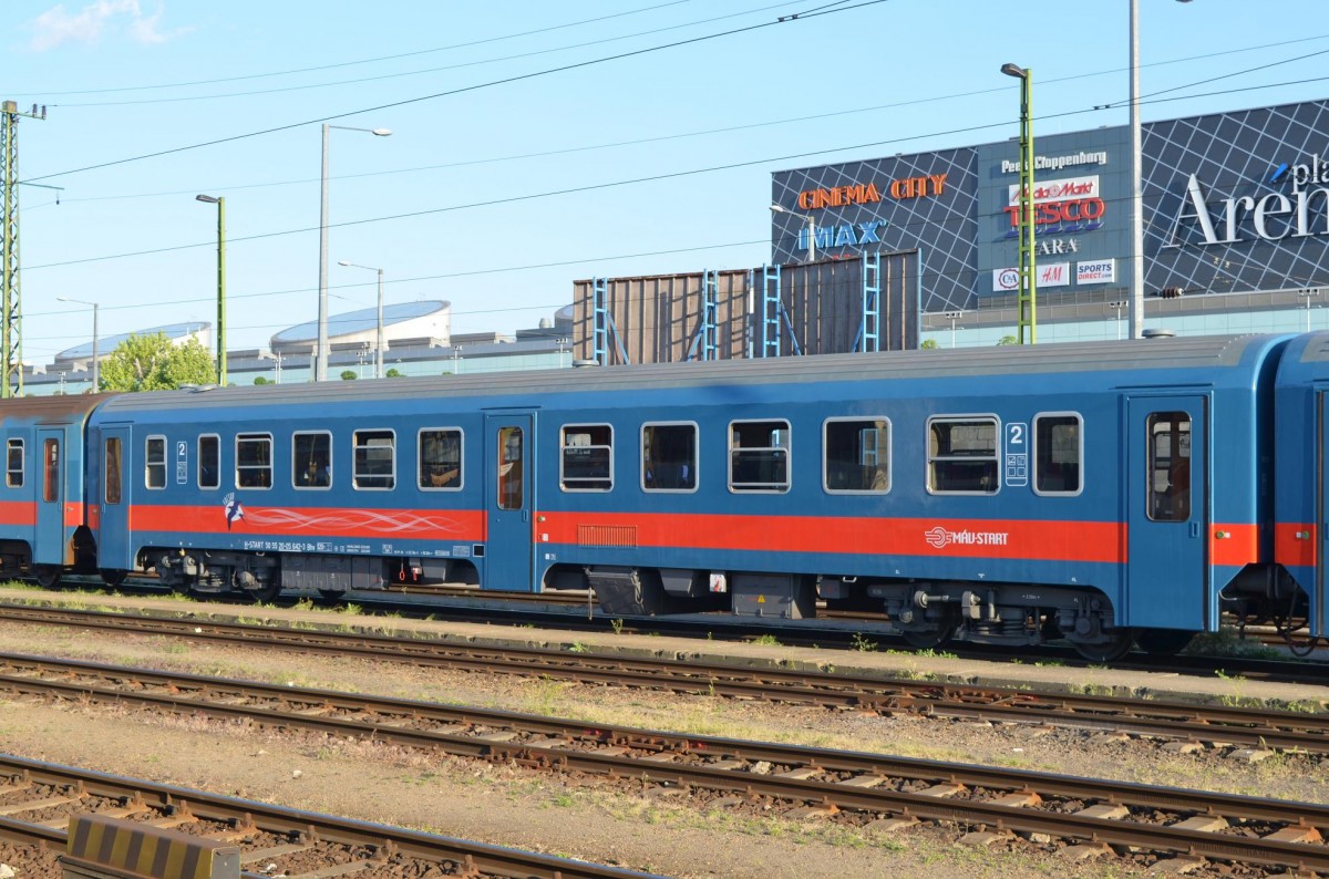 Ungarn: 2. Klasse Nahverkehrswagen, H_START 50 55 20-05 642-3 Bhv in Budapest Keleti pályaudvar 11.05.2015