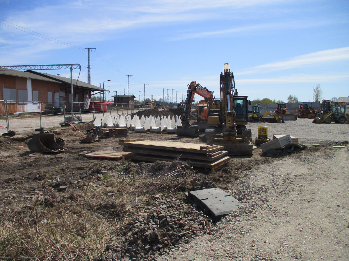 Ungefähr an dieser Stelle soll in Stralsund eine neue,zweigleisige Wagenhalle entstehen.Aufgenommen am 18.April 2020.