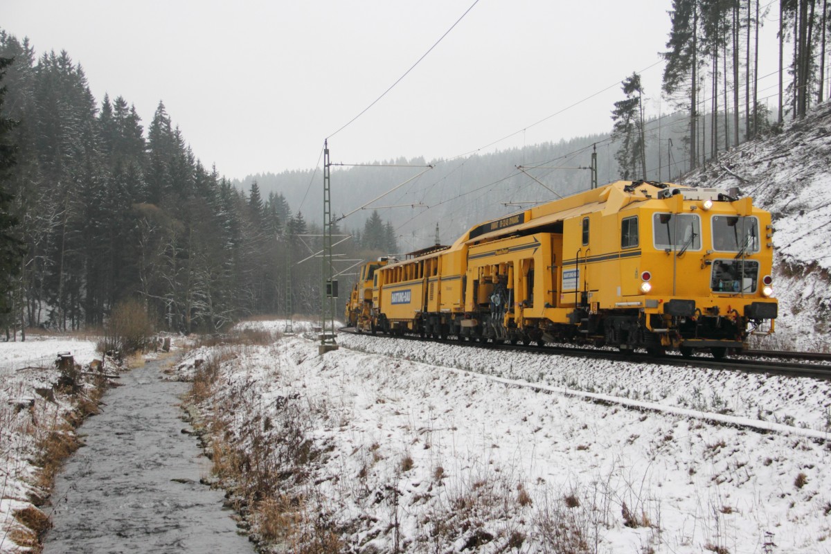 Unimat 09-32 4S Hartung Bau im Frankenwald bei Steinbach am Wald am 23.01.2015.