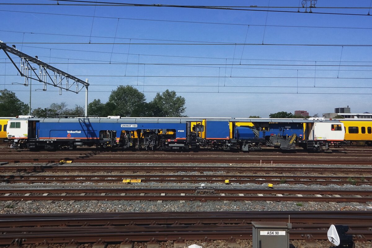 UniMat 104 von Volker Rail steht am 22 Augustus 2019 in Nijmegen abgestellt.