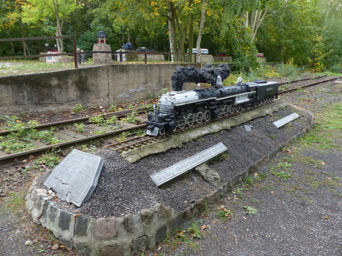 UNION PACIFIC Big Boy X4014 als 1:10 Steinmodell, am 28.09.2019 am ehemaligen Bahnhof Gerbstedt.