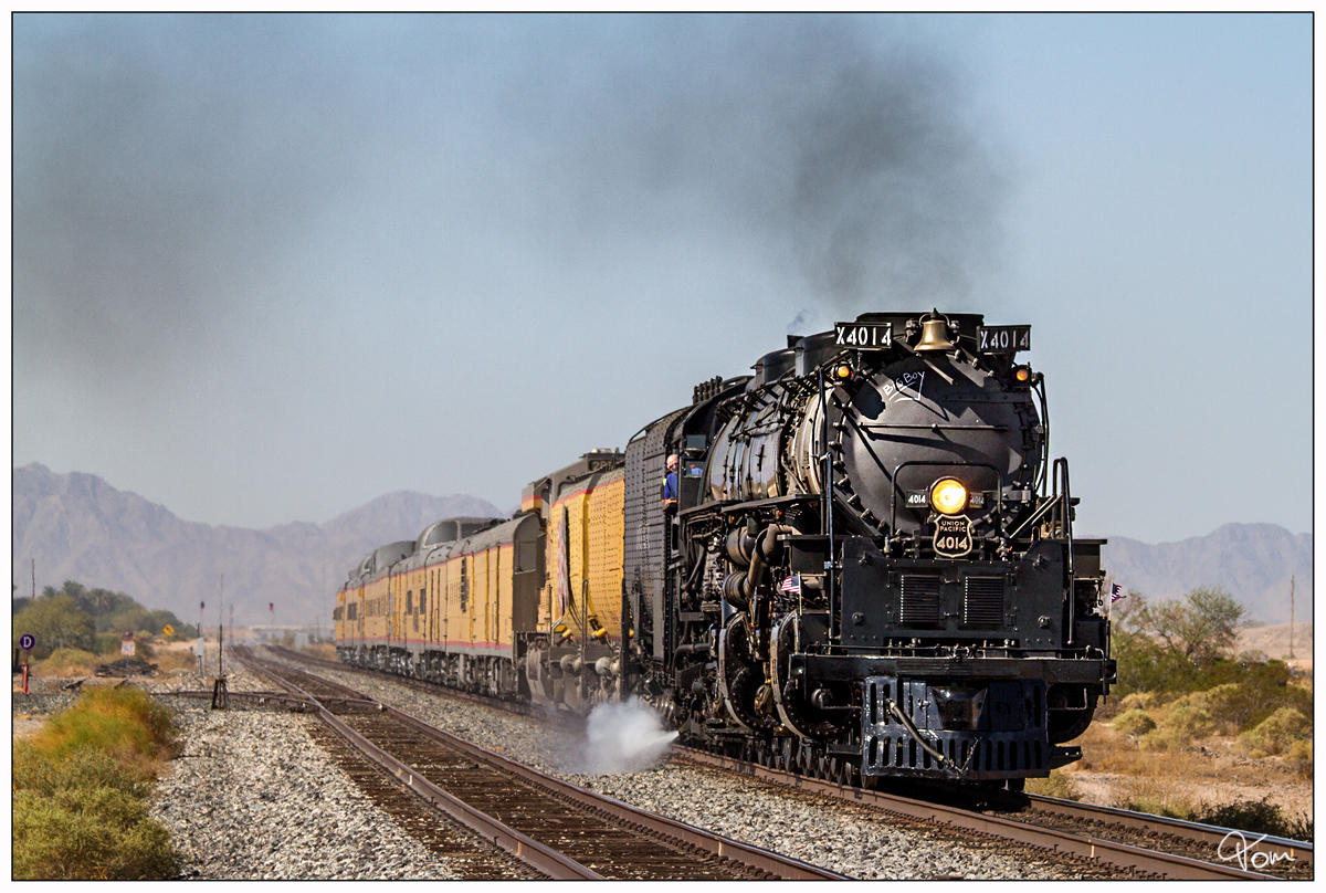 Union Pacific No 4014 Big Boy fährt bei den 150 Jahr Feierlichkeiten der Transkontinental Eisenbahn dem  The Great Race Across the Southwest  von Yuma nach Casa Grande. 
Mohawk 16 Oktober 2019