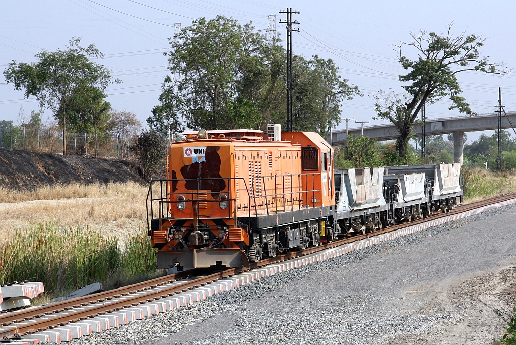 UNIQ 3 (Hersteller: Jiangsu Jinchuang Vehicle Co., Ltd., Type: JMD480FM, Baujahr: 2014/15) am 30.März 2023 bei der Khao Thong Station.