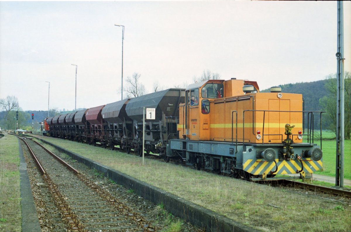 Unisped Lok 14 (heute Rhenus) im April 2000 bei Gleisbauarbeiten in Bierbach