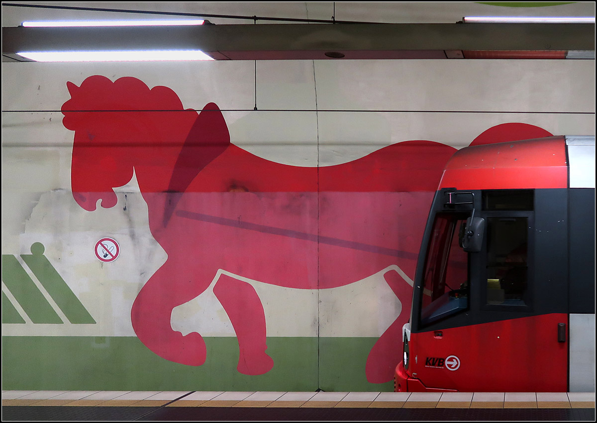 Unter der Venloer Straße in Köln-Ehrenfeld -

Ein rotes Pferd in der U-Station Leyendeckerstraße. Pferdestraßenbahnen gab es wohl, aber Pferde-U-Bahnen wohl nicht.

16.10.2019 (M)