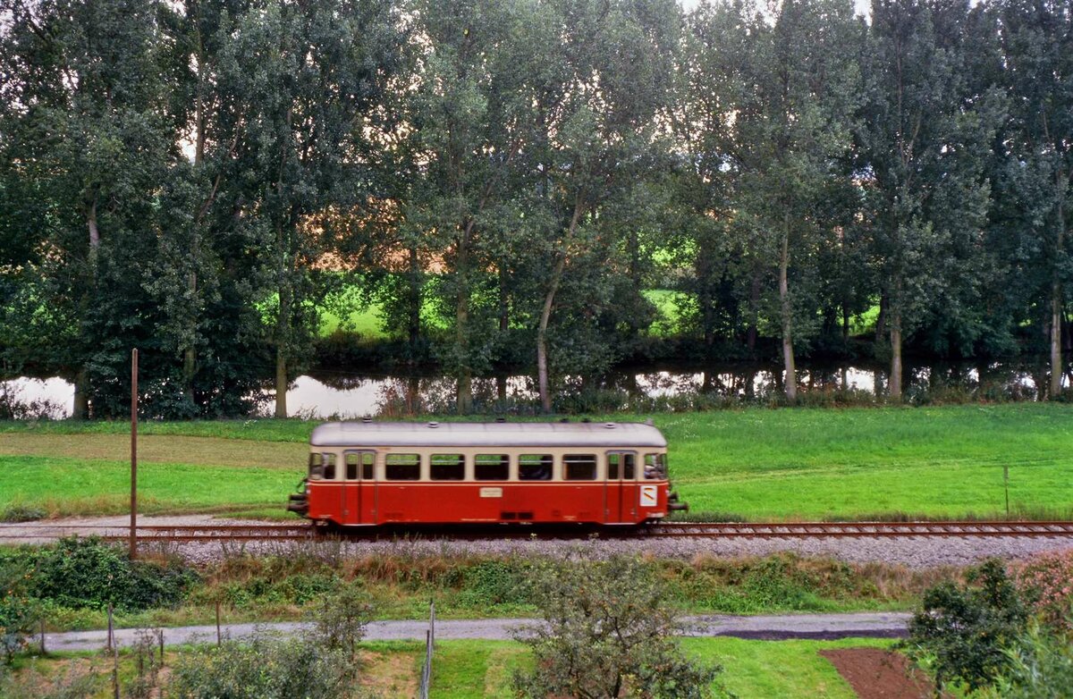 Untere Kochertalbahn (W�rttembergische Eisenbahngesellschaft): Das war eine f�r WEG-Verh�ltnisse sehr lange Bahnstrecke (ca. 22 km). 
Datum: 27.08.1985 