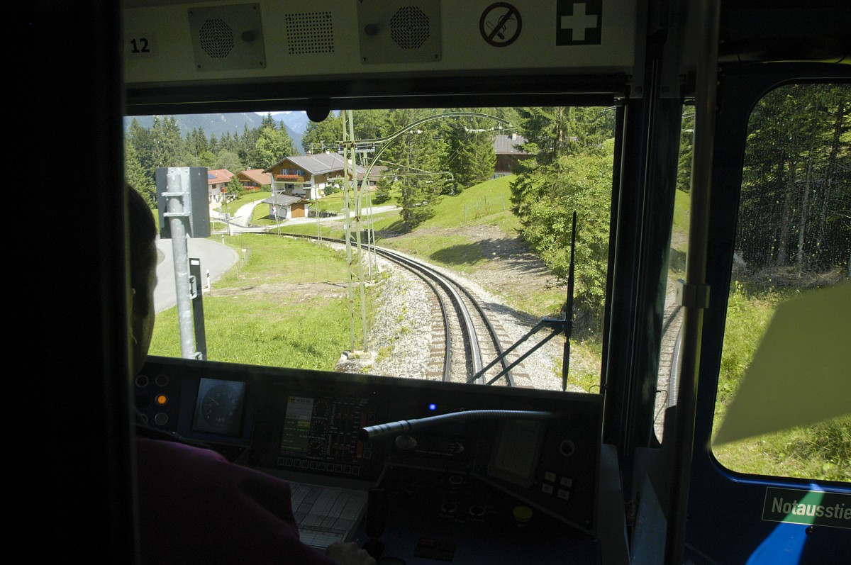Unterwegs im Führerstand einer Lok der Bayerischen Zugspitzbahn. Aufnahme: August 2008.