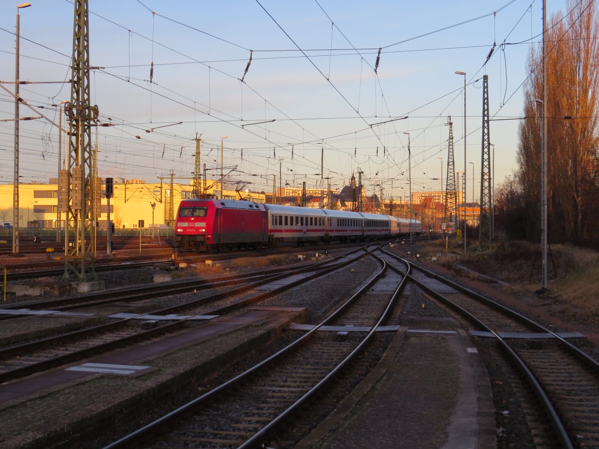 Unterwegs nach Leiptzig Hbf IC mit BR 101 am 10.02.2014 bei der Ausfahrt in Halle Saale Hbf