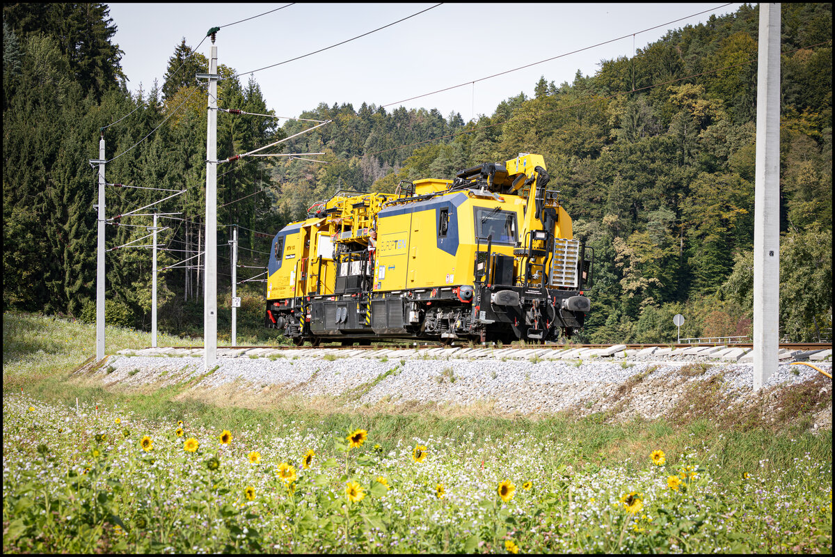 Unterwegs nach Lieboch ist dieser Turmwagen am 2. Oktober 2026 bei den Kremser Reihen . 