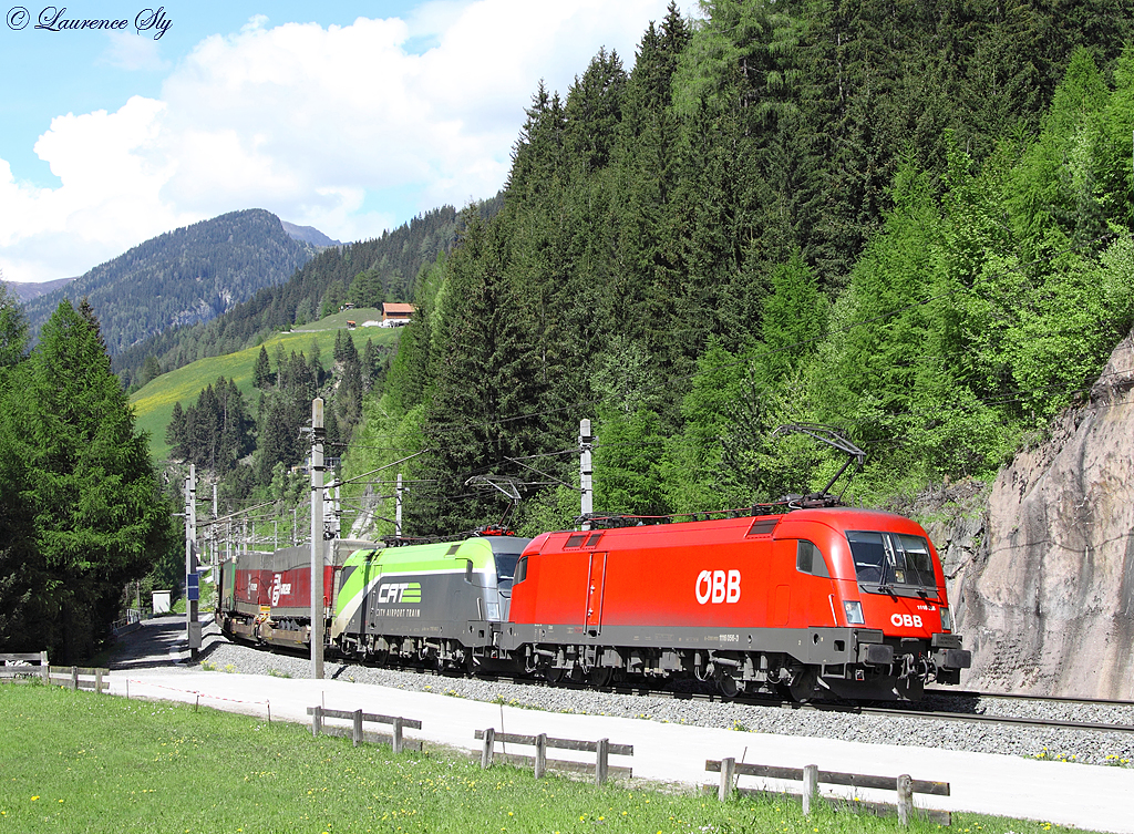 Unusually for the Brenner line a pair of 1116 locomotives head a southbound freight train.

1116 056 is the leading locomotive, the second locomotive being in City Airport Livery! 23 May 2013