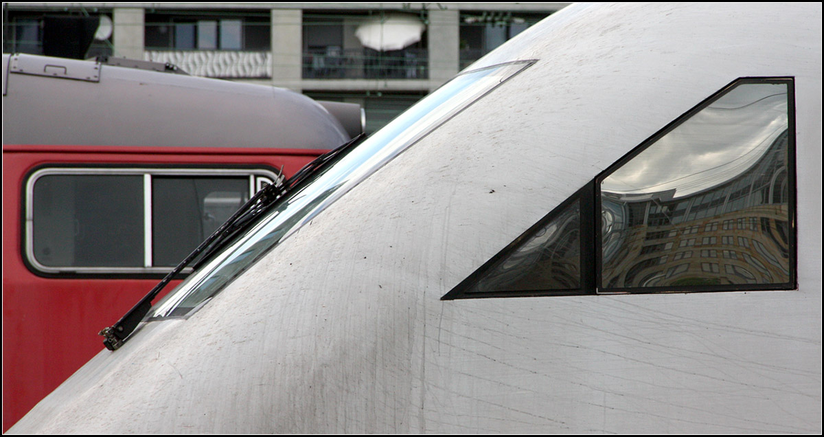 Unverkennbar und mit Charakter -

Diesellok und ICE im Frankfurter Hauptbahnhof.

21.05.2017 (M)