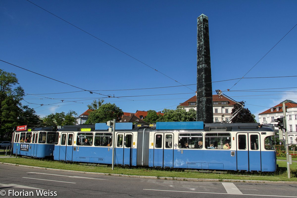 Ur-Tram 2006 am 17.06.2016 am Münchner Karolinenplatz. Montag bis Freitag werden die alten Wagen noch auf der Linie 28 eingesetzt. 