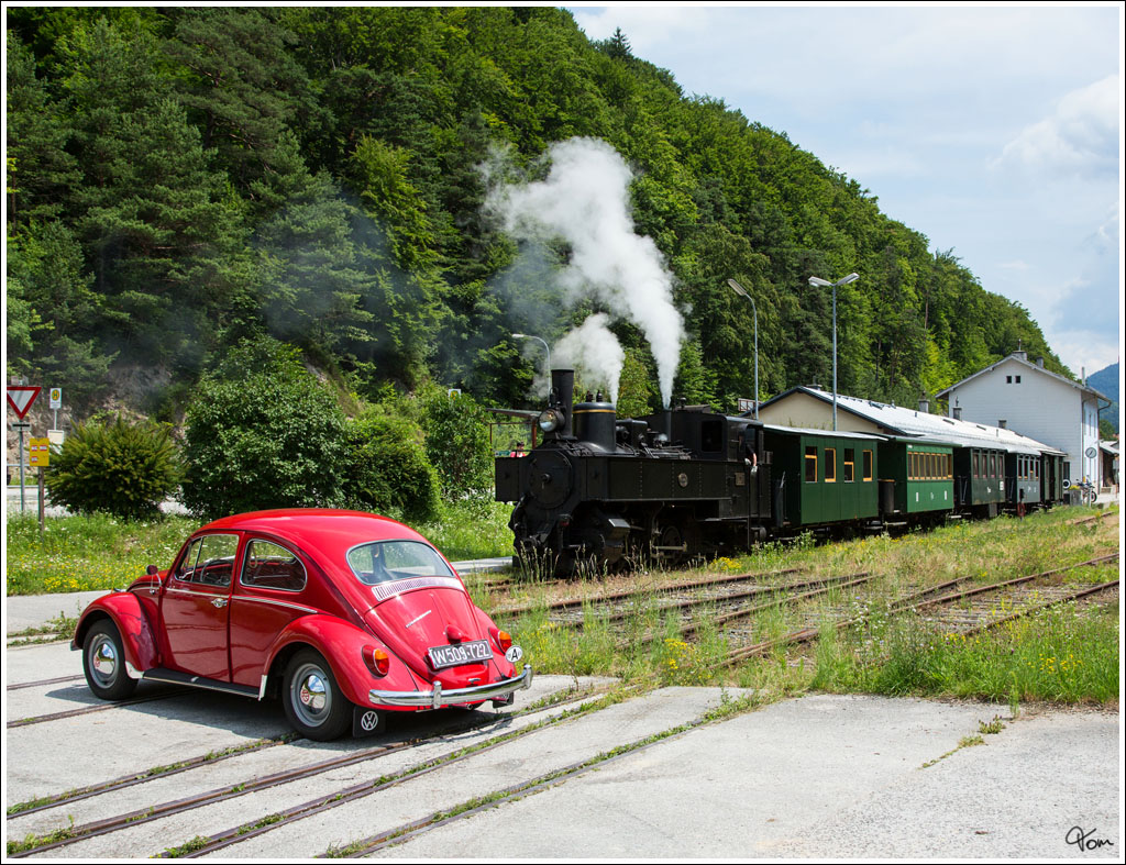 Uv 1 der Ybbsthalbahn Bergstrecke fährt mit dem  Ötscherland Express  von Kienberg nach Lunz am See. 
Bf. Kienberg 13_7_2013