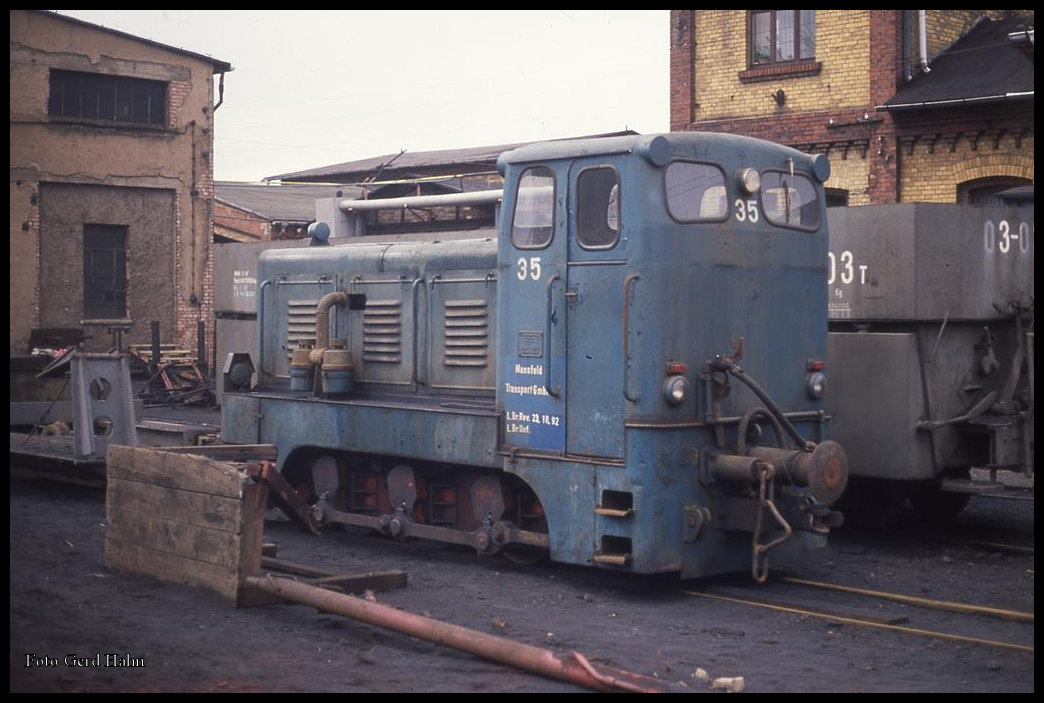 V 10 C Lok 35 der Mansfeld Transport GmbH im Werkstattbereich Klostermansfeld am 18.2.1993.