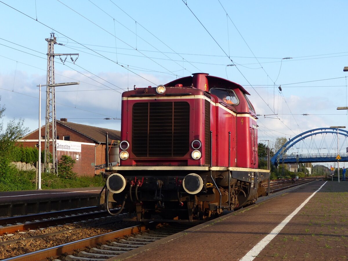 V 100 (211 011) der Emsländischen Eisenbahn in Salzbergen, 28.09.15