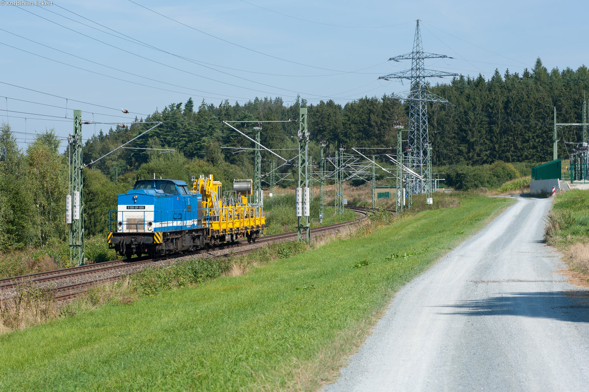 V 100-SP-009 der SLG - Spitzke Logistik GmbH mit einem kurzen Bauzug bei Hof, 07.09.2016