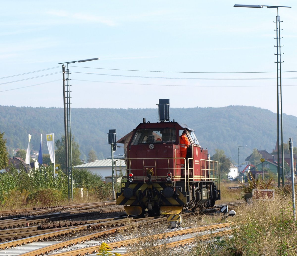 V 152 der HZL rangiert im Bahnhof Schelklingen. Aufnahme: 23.09.2016