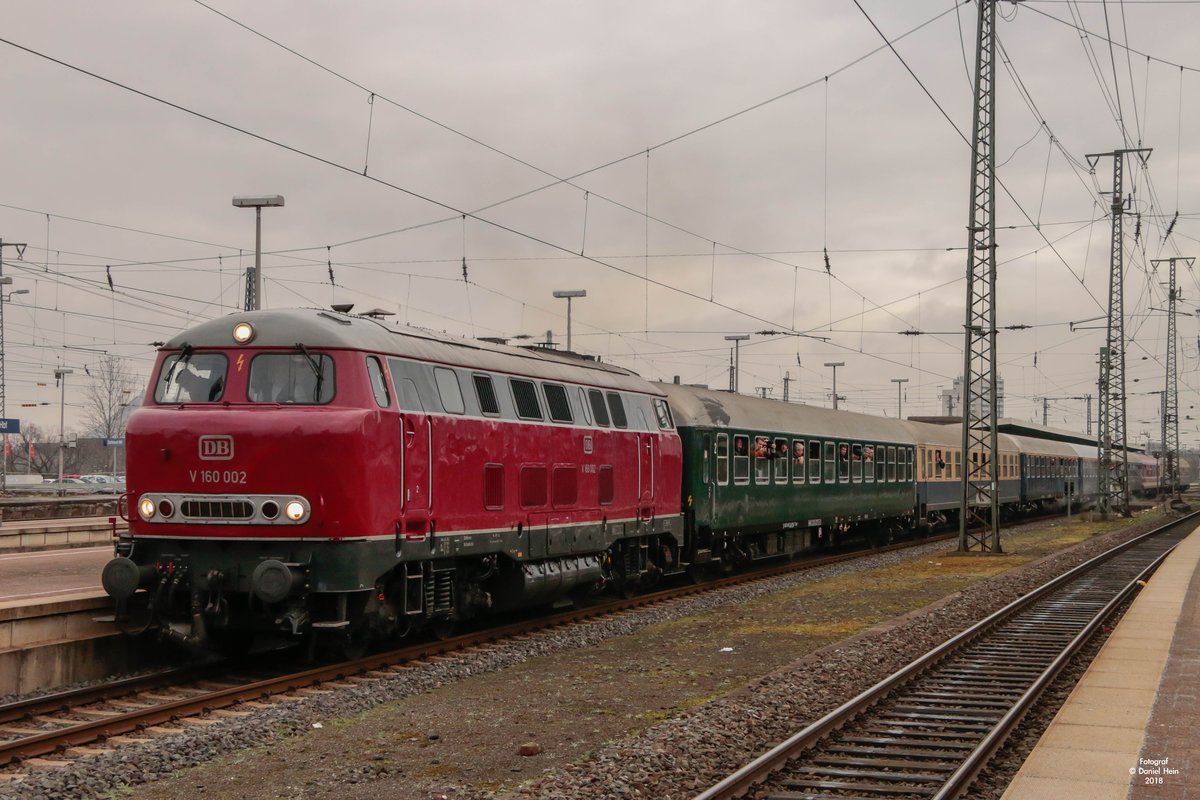 V 160 002 DB  Lollo  mit Sonderzug nach Brilon Wald in Dortmund Hbf, Februar 2018.