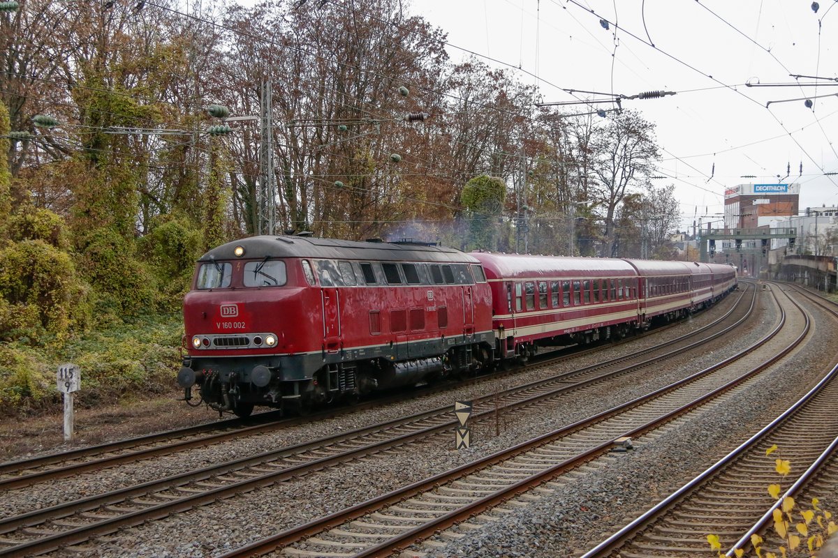 V 160 002 DB  Lollo  mit Sonderzug in Wuppertal, Dezember 2018. Dieser Sonderzug fuhr nach Aachen zum Weihnachtsmarkt.