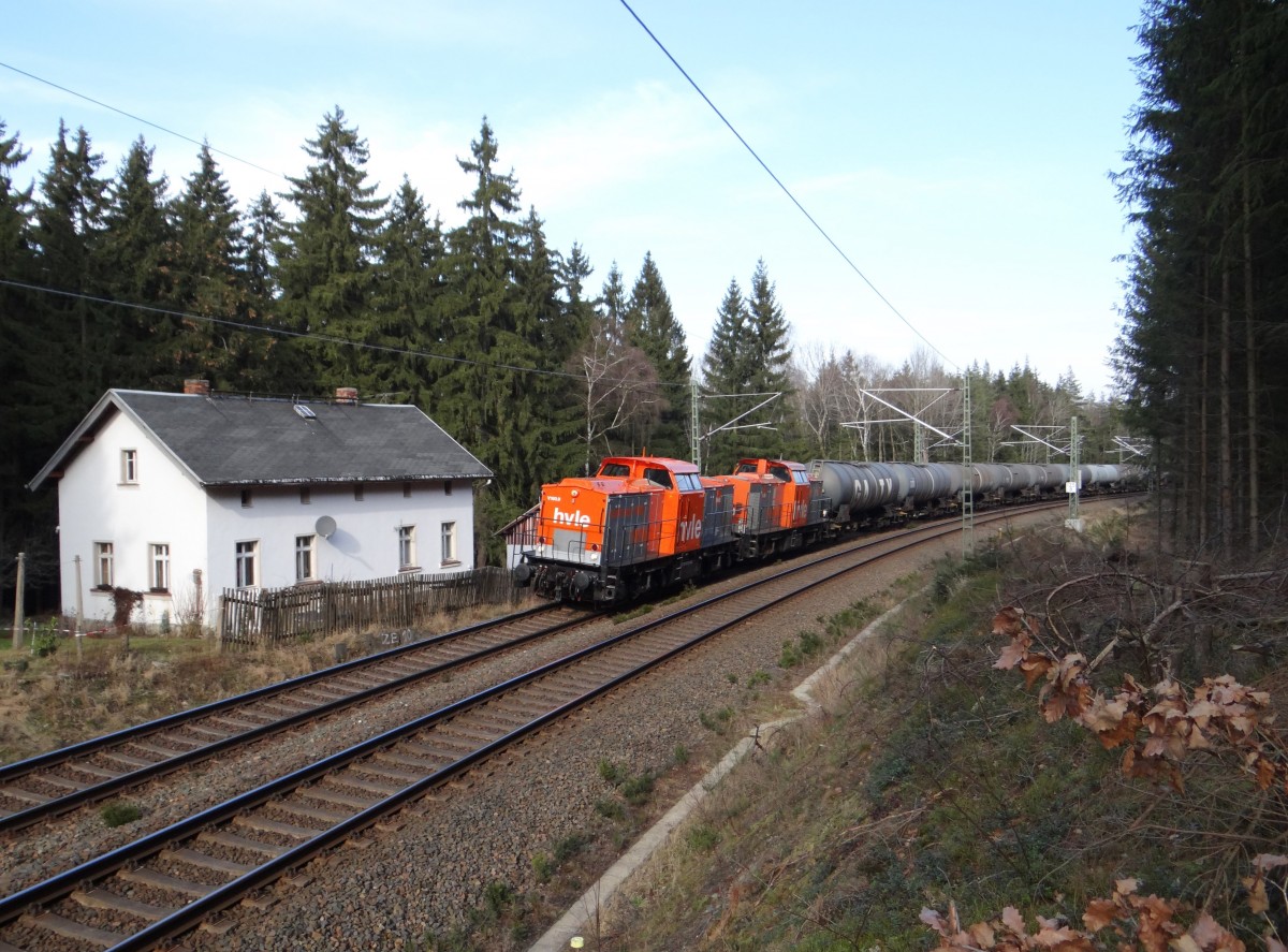 V 160.9 (92 80 1203 141-7 D-HVLE) und V 160.8 (92 80 1203 161-8 D-HVLE) zogen am 26.02.14 einen Kesselzug durch das Vogtland ,hier zusehen kurz vor Mehltheuer.