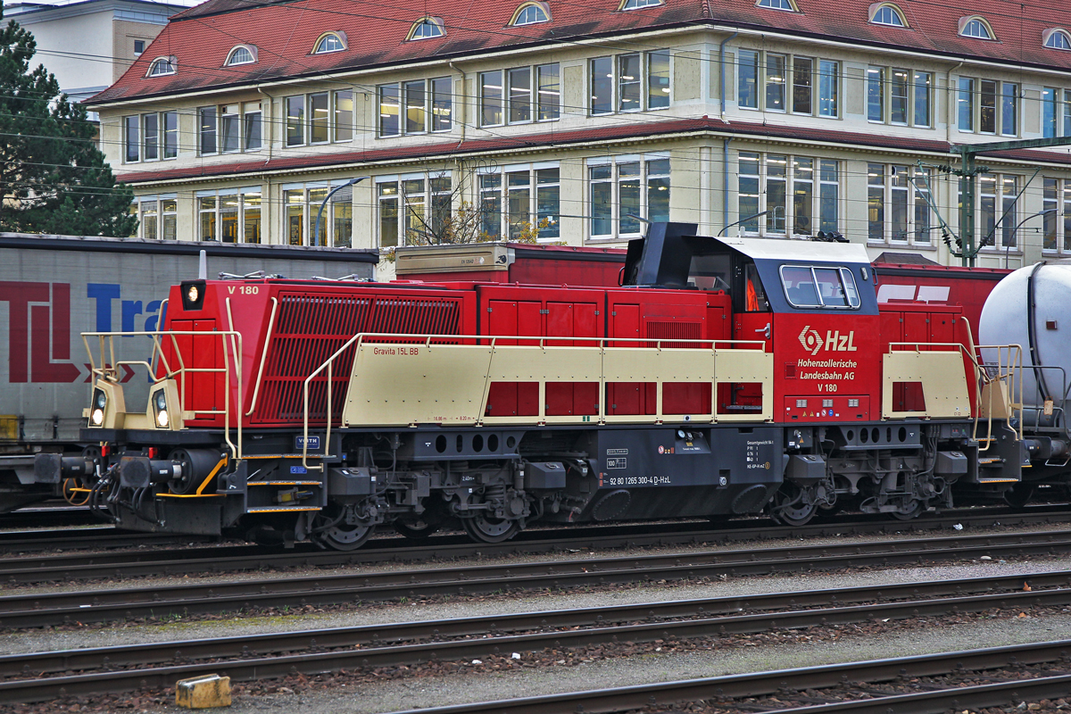 V 180 der Hohenzollerischen Landesbahn AG am Bf Singen (Hohentwiel)Bild vom 30.10.2014