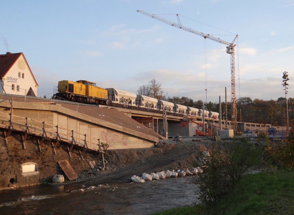V 180.13 (92 80 1203 158-1 D-SGL) hatte am 29.10.14 Einsatz zum Schottern am neuen Hatlepunkt Plauen/V. Mitte.